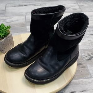 UGG Boots size 5 black leather lined